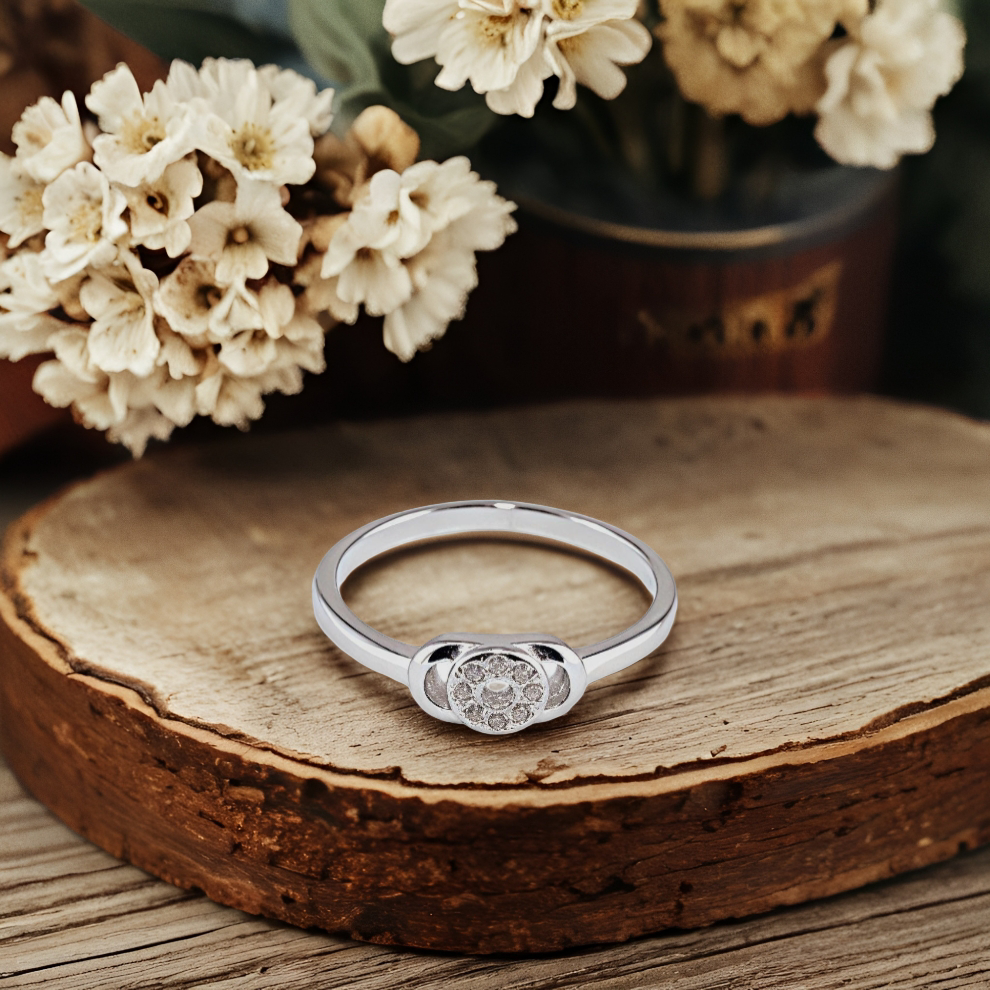 aurette ring – sterling silver in effortless brilliance
