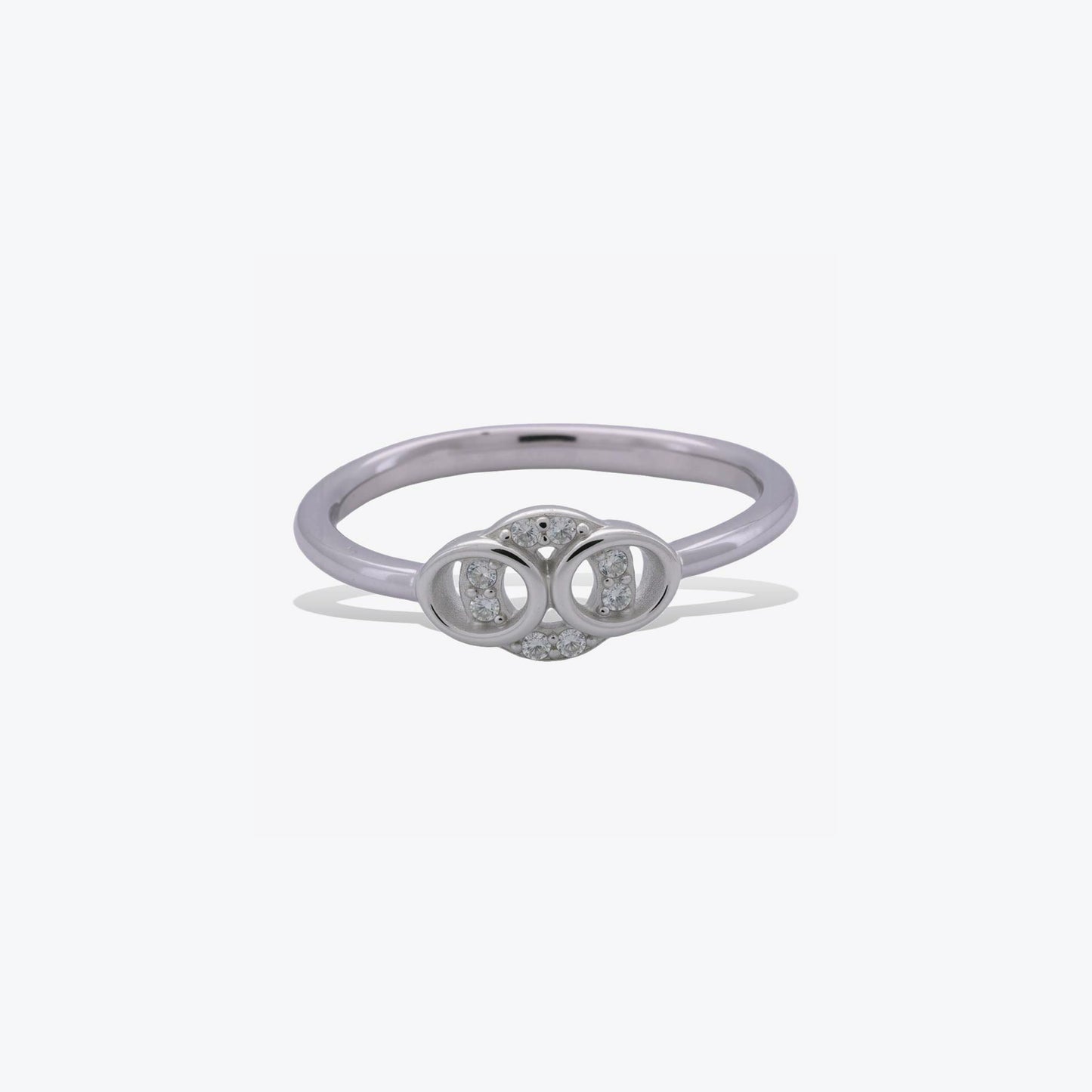 interlocking circle ring – a sterling silver touch of elegance