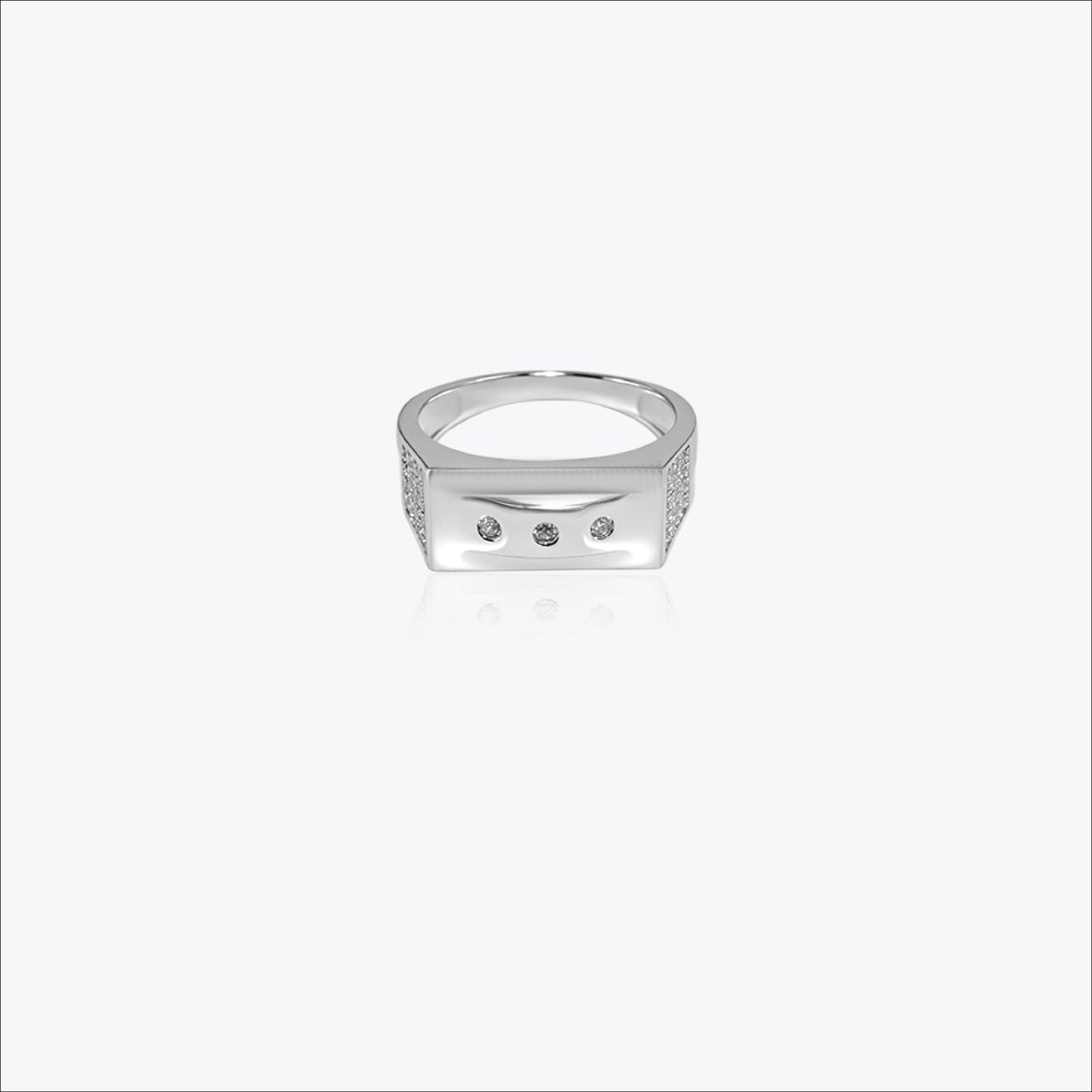 trionyx ring – sterling silver in linear elegance