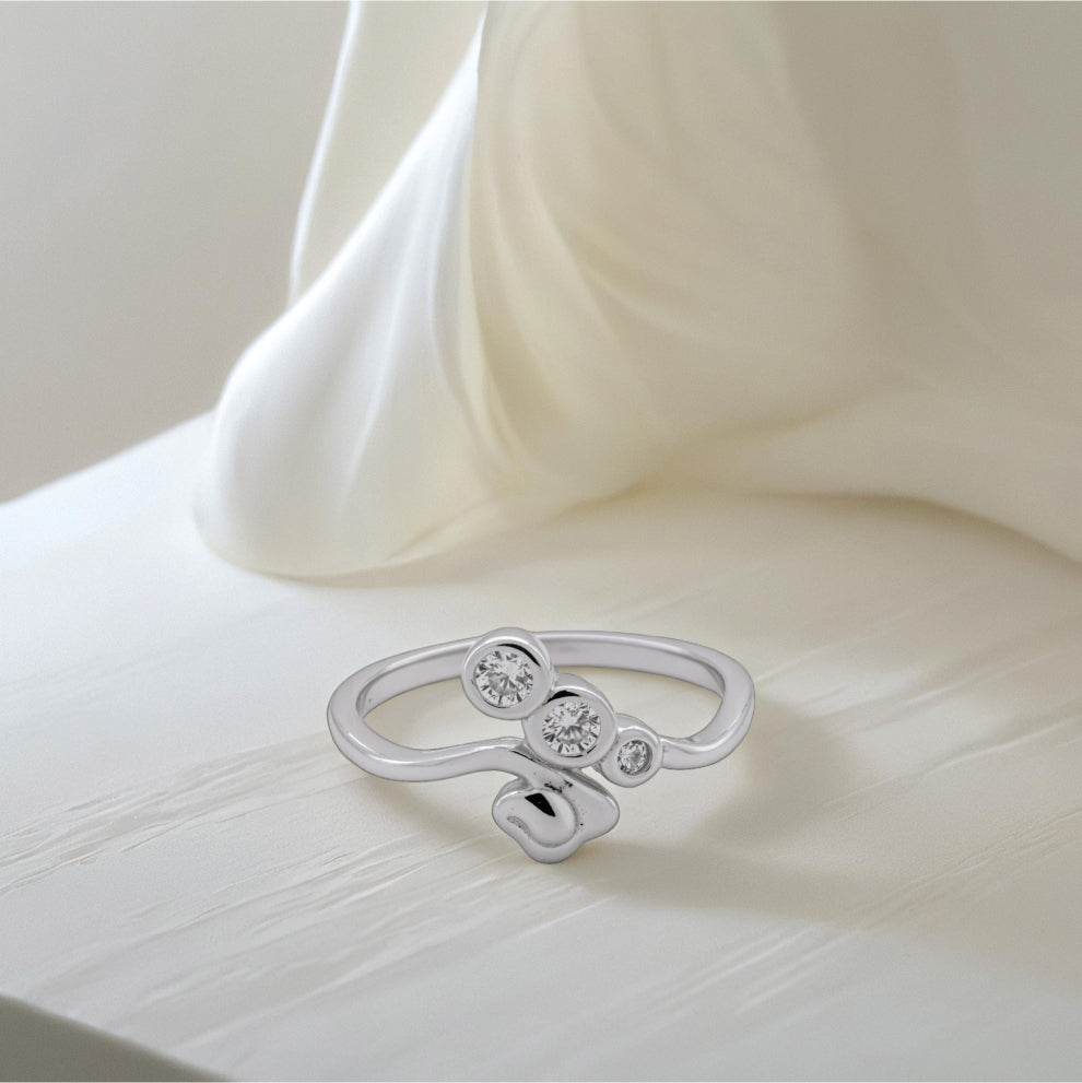 trio bezel ring – sterling silver with modern elegance