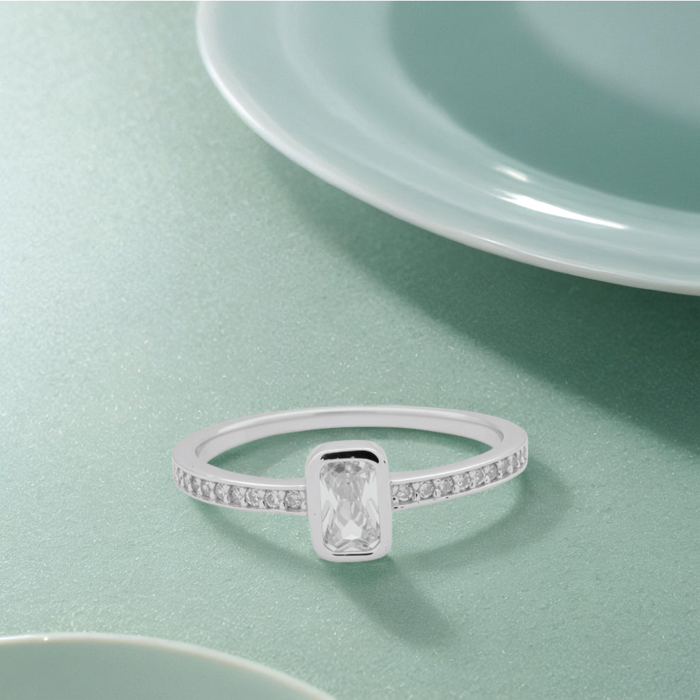 lustre crest ring – sterling silver with radiant elegance