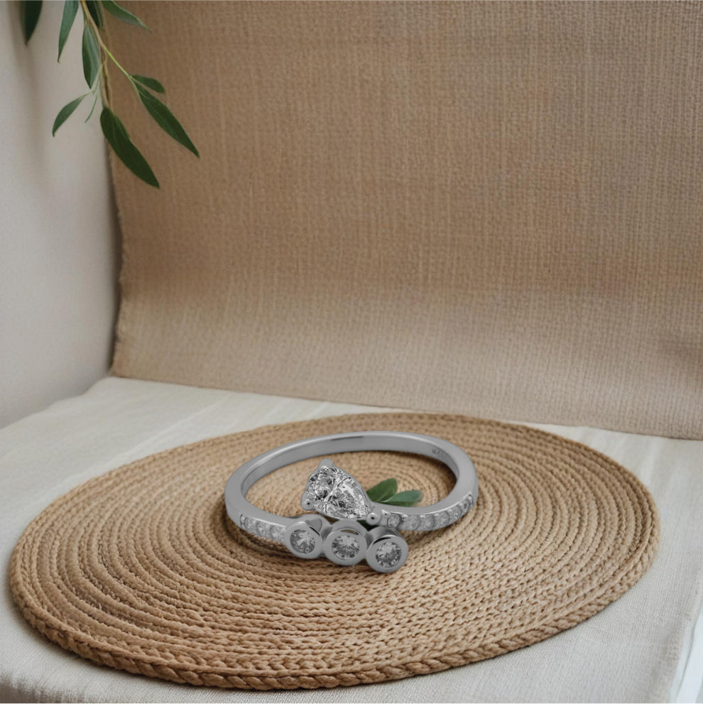 pear harmony ring – sterling silver with radiant elegance
