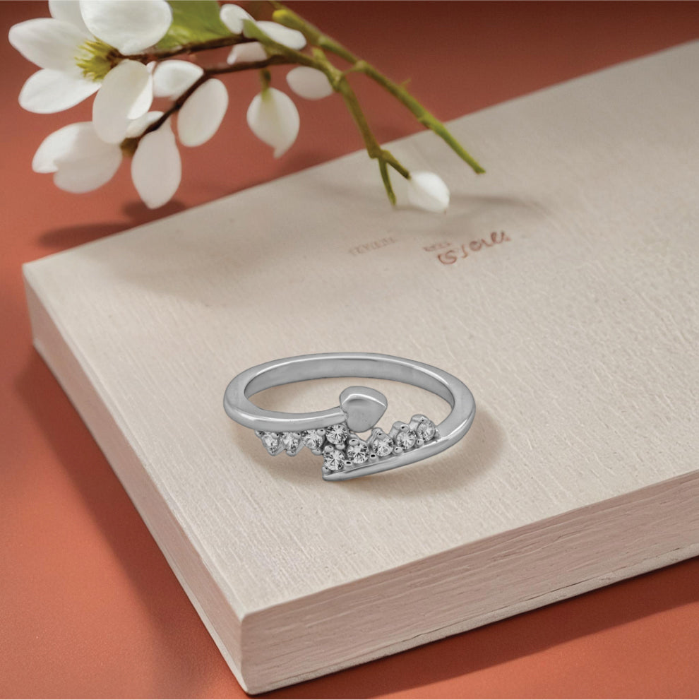 heart glow ring– sterling silver sparkling romance