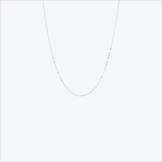 Finelink Chain – Sterling Silver in Subtle Motion