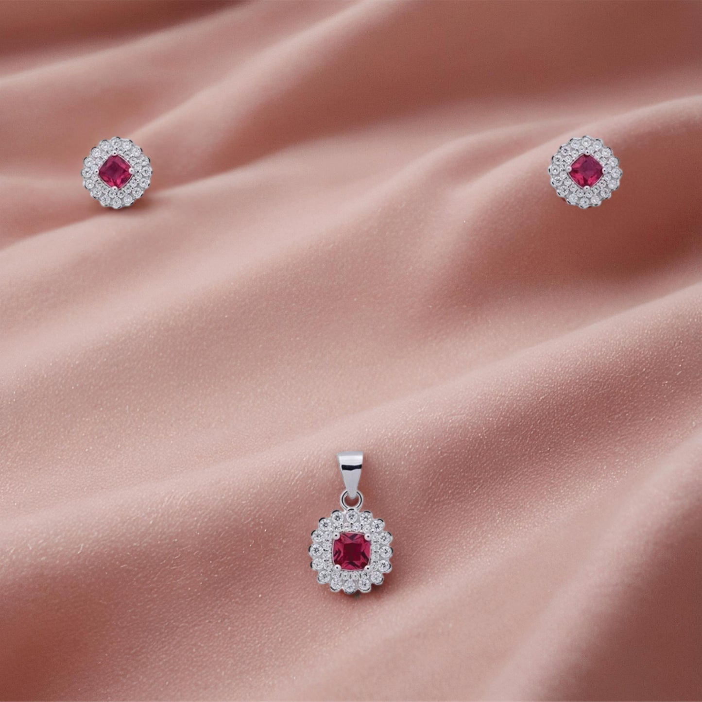 aira pendant – sterling silver in teardrop bloom