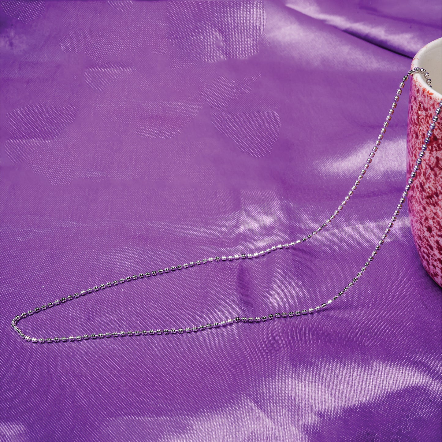 finelink chain – sterling silver in subtle motion