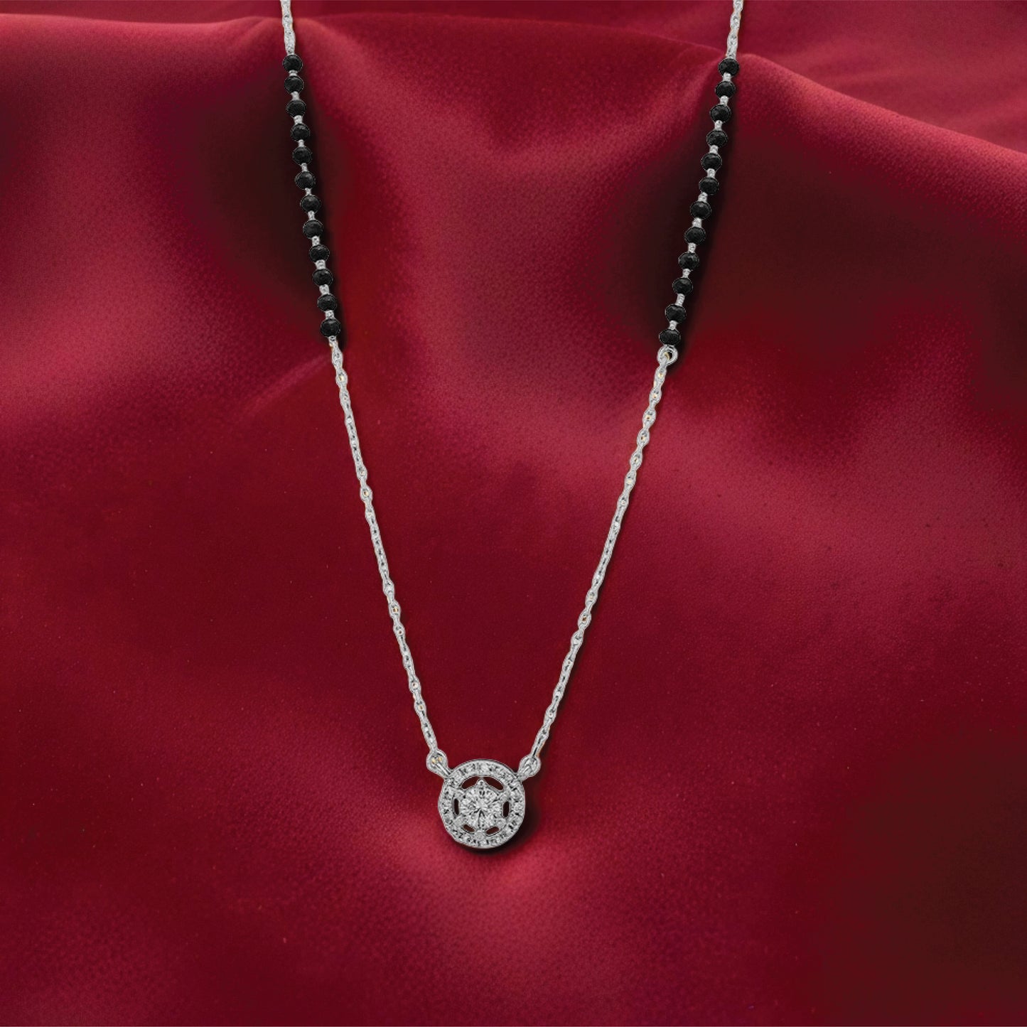 noirhalo pendant – sterling silver in contrast
