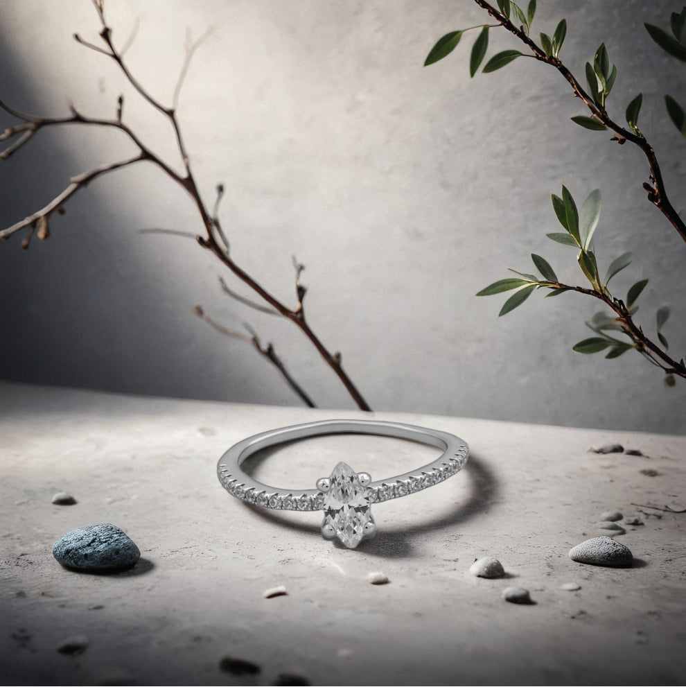marquise glow ring – sterling silver with radiant sparkle