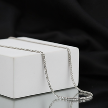 Linkveil Chain – Sterling Silver in Subtle Motion