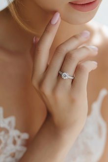 Centre stoned Women`s ring in Silver