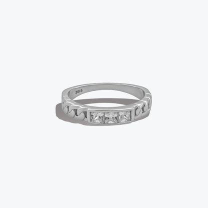 Timeless Radiance Ring – Sterling Silver with Classic Sparkle