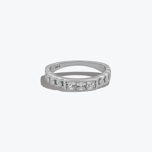 Timeless Radiance Ring – Sterling Silver with Classic Sparkle