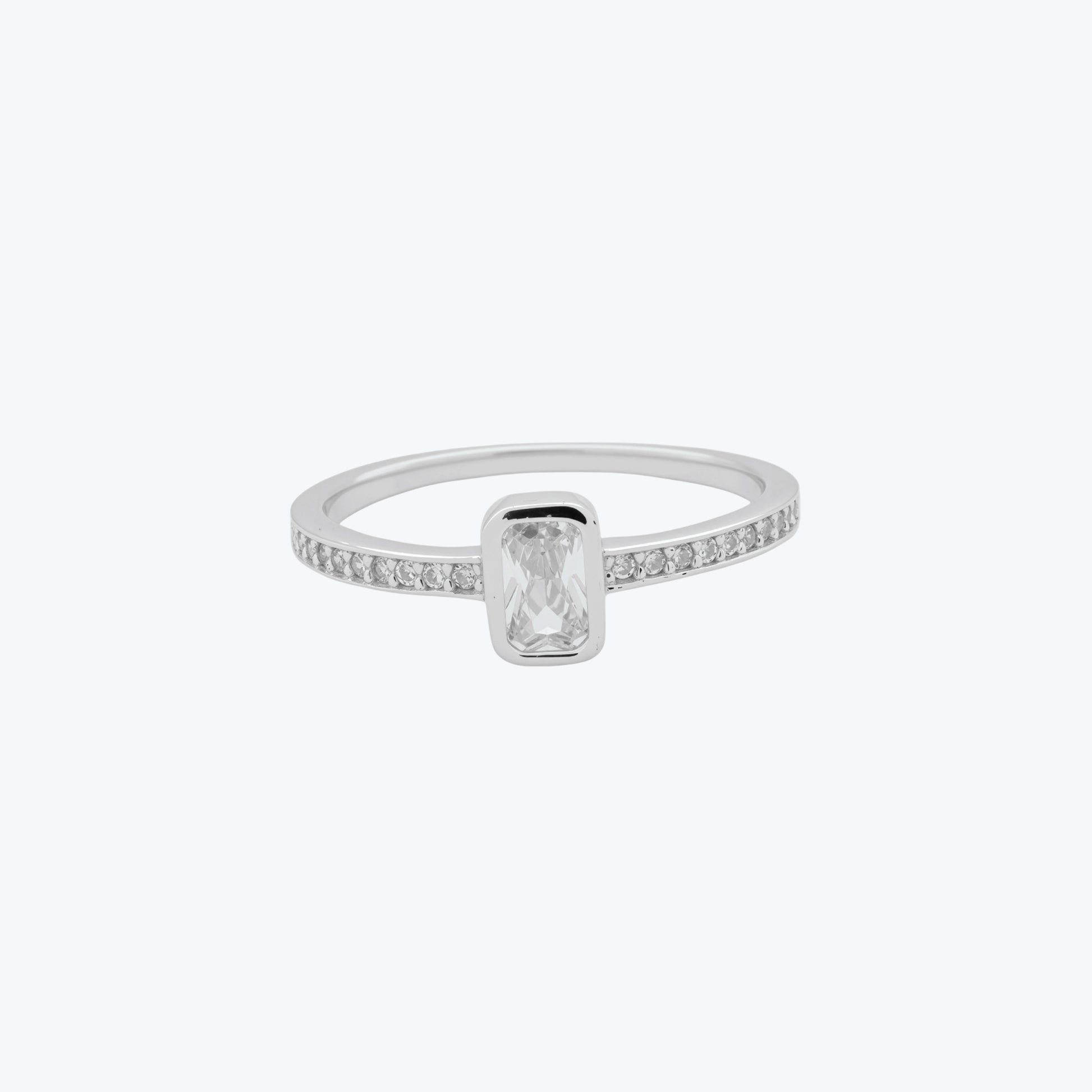 Lustre Crest Ring – Sterling Silver with Radiant Elegance