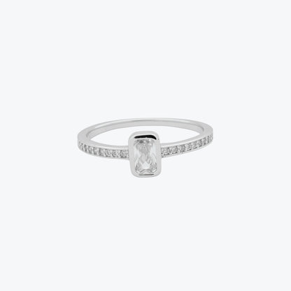 Lustre Crest Ring – Sterling Silver with Radiant Elegance