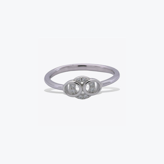 Interlocking Circle Ring – A Sterling Silver Touch of Elegance