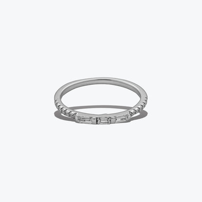Eterna Luxe Ring – Sterling Silver with Sleek Brilliance