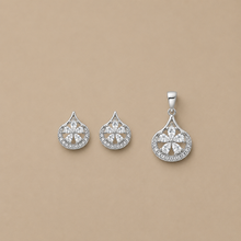 Eterna Halo Pendant with earrings in silver