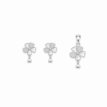 Floral Pendant with earrings in silver