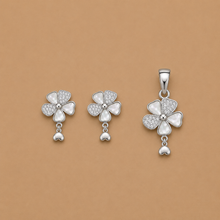 Floral Pendant with earrings in silver