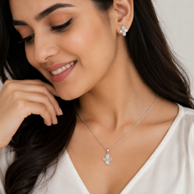 Floral shaped Women`s Pendant Set in silver