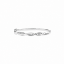 Beautifully twisted Bracelet in Silver