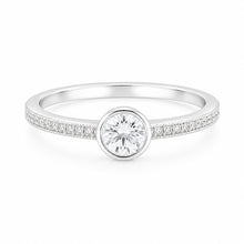 Centre stoned Women`s ring in Silver
