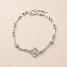 Floral Radiance Bracelet in Silver