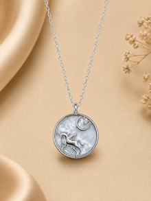 Centre Unicorn Women`s Pendant in silver