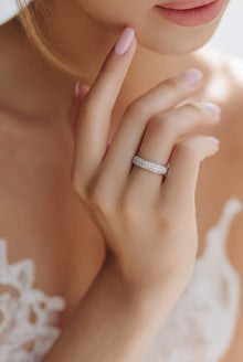 Simple Diamond band in silver