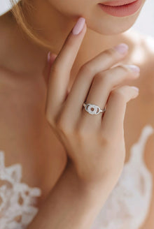 Silver Interlocking Circle Women`s Ring