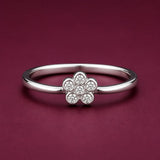 Petal patterned ring in Silver