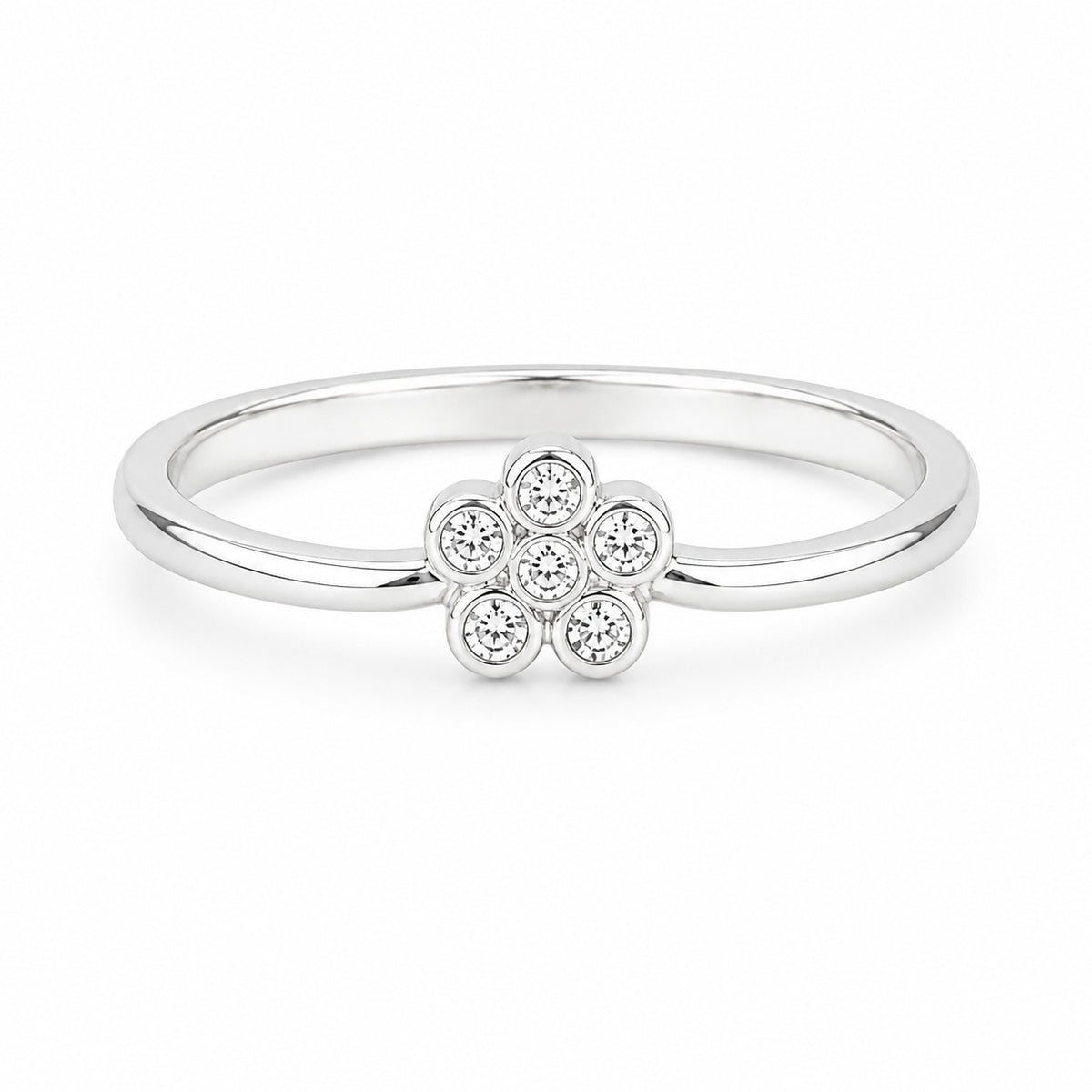 Petal patterned ring in Silver