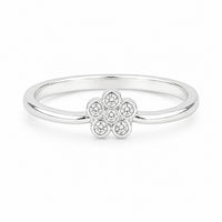 Petal patterned ring in Silver
