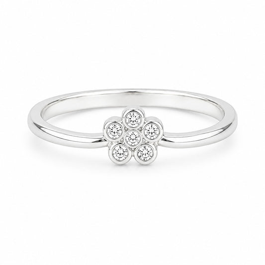 Petal patterned ring in Silver