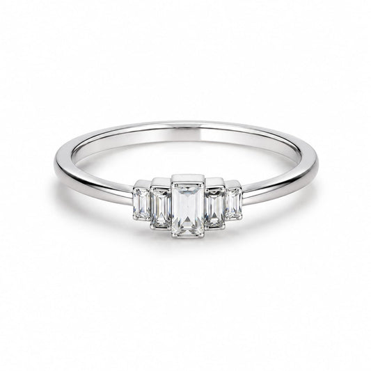 Sparkling Women`s ring in silver