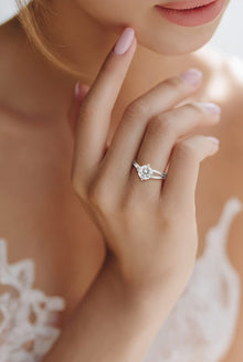 Crystal Beam ring in Silver