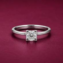 Crystal Crest Women`s ring in Silver