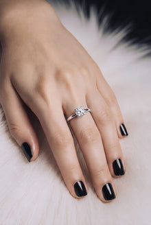 Crystal Crest Women`s ring in Silver