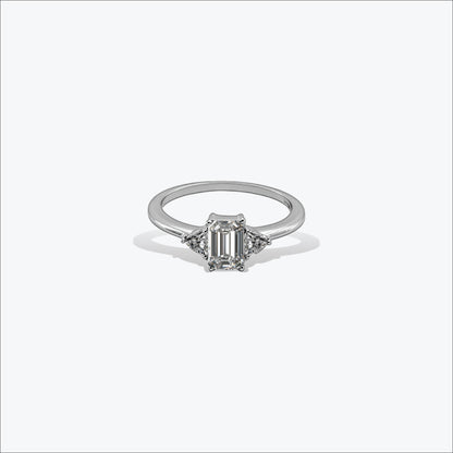 Maris Beam Ring – Sterling Silver with Sleek Sparkle