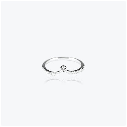 Lumora Ring – Sterling Silver in Timeless Sparkle