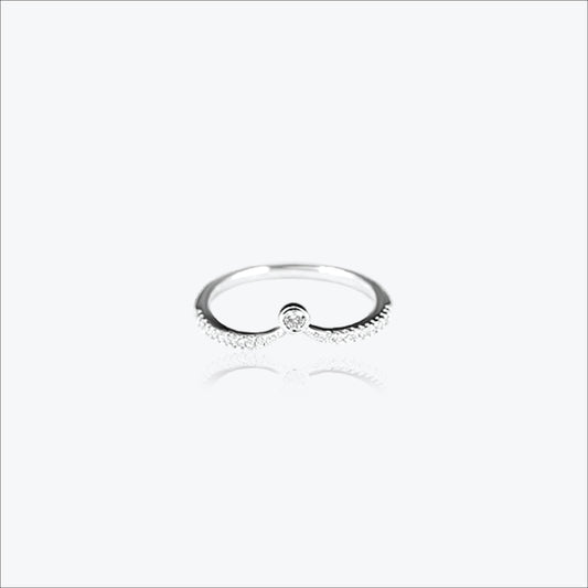Lumora Ring – Sterling Silver in Timeless Sparkle