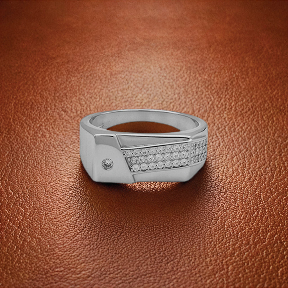 Zenith Crest Men’s Ring – Sterling Silver with Timeless Sophistication