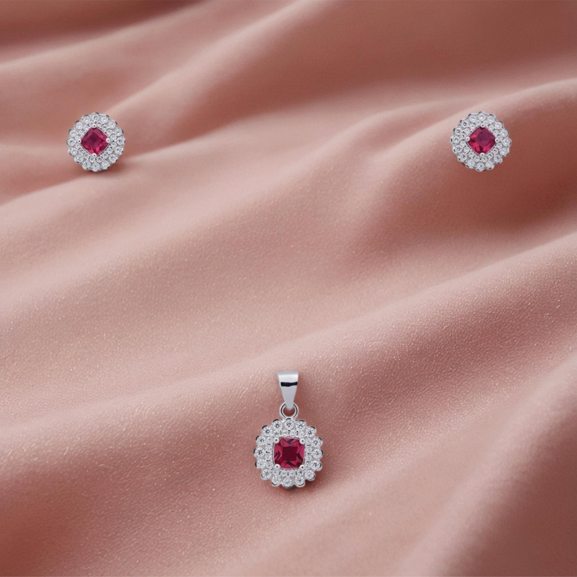 Aira Pendant – Sterling Silver in Teardrop Bloom