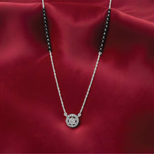 Noirhalo Pendant – Sterling Silver in Contrast