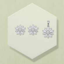 Snowflake Women`s Pendant Set in silver