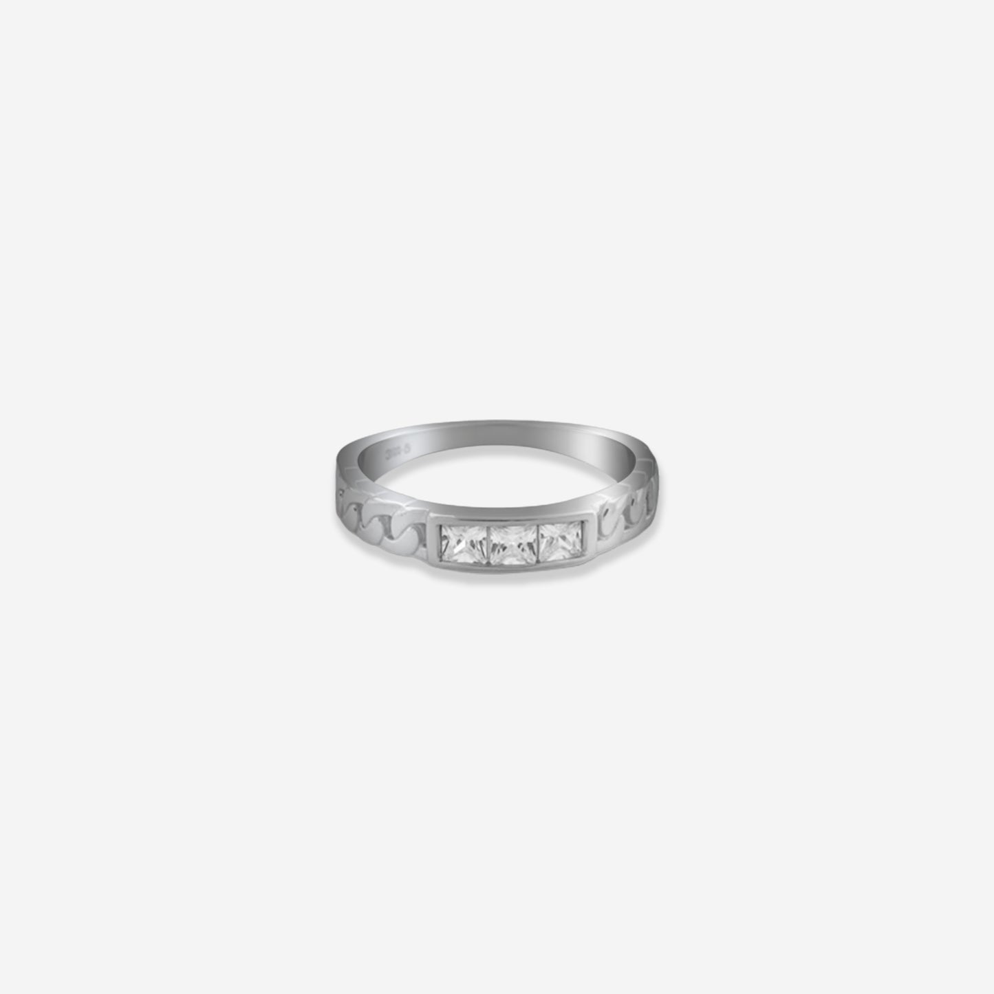 timeless radiance ring – sterling silver with classic sparkle