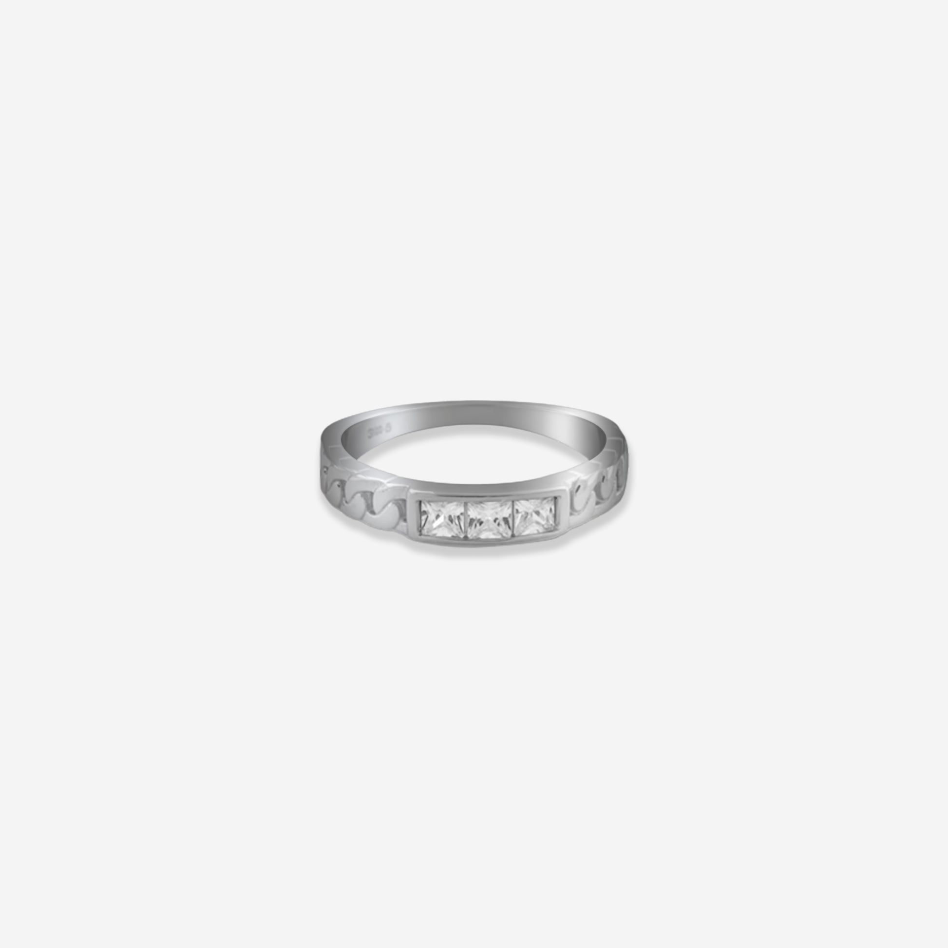 Timeless Radiance Ring – Sterling Silver with Classic Sparkle