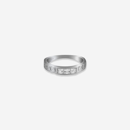 Timeless Radiance Ring – Sterling Silver with Classic Sparkle