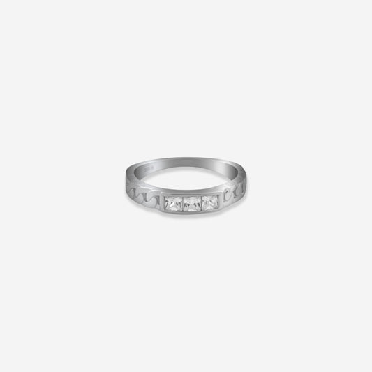 Timeless Radiance Ring – Sterling Silver with Classic Sparkle